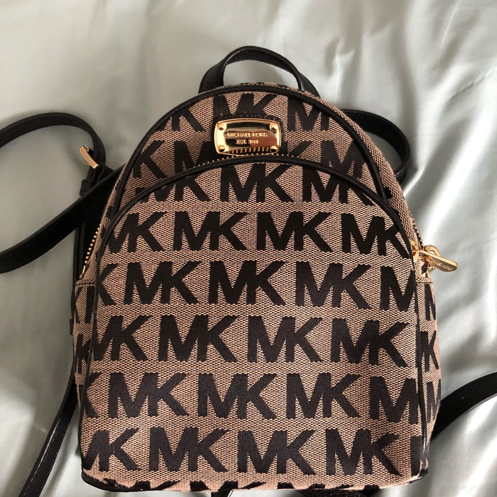 Michael kors mini backpack 🎒